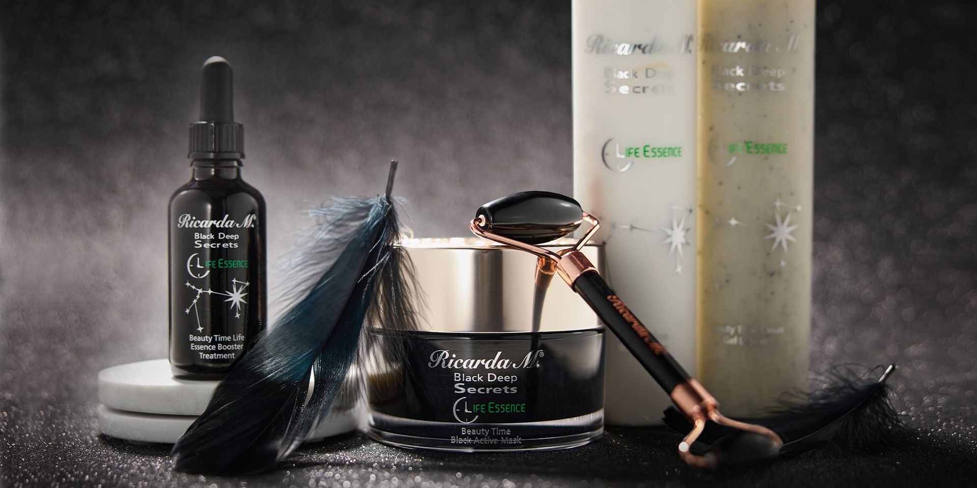 Kosmetik-Produkte aus der Pflegelinie BDS Black Deep Secrets 