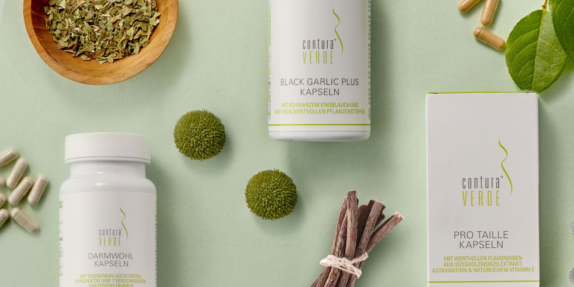 Hochfertige Produkte der Marke Contura Verde auf hellgrünem Hintergrund.