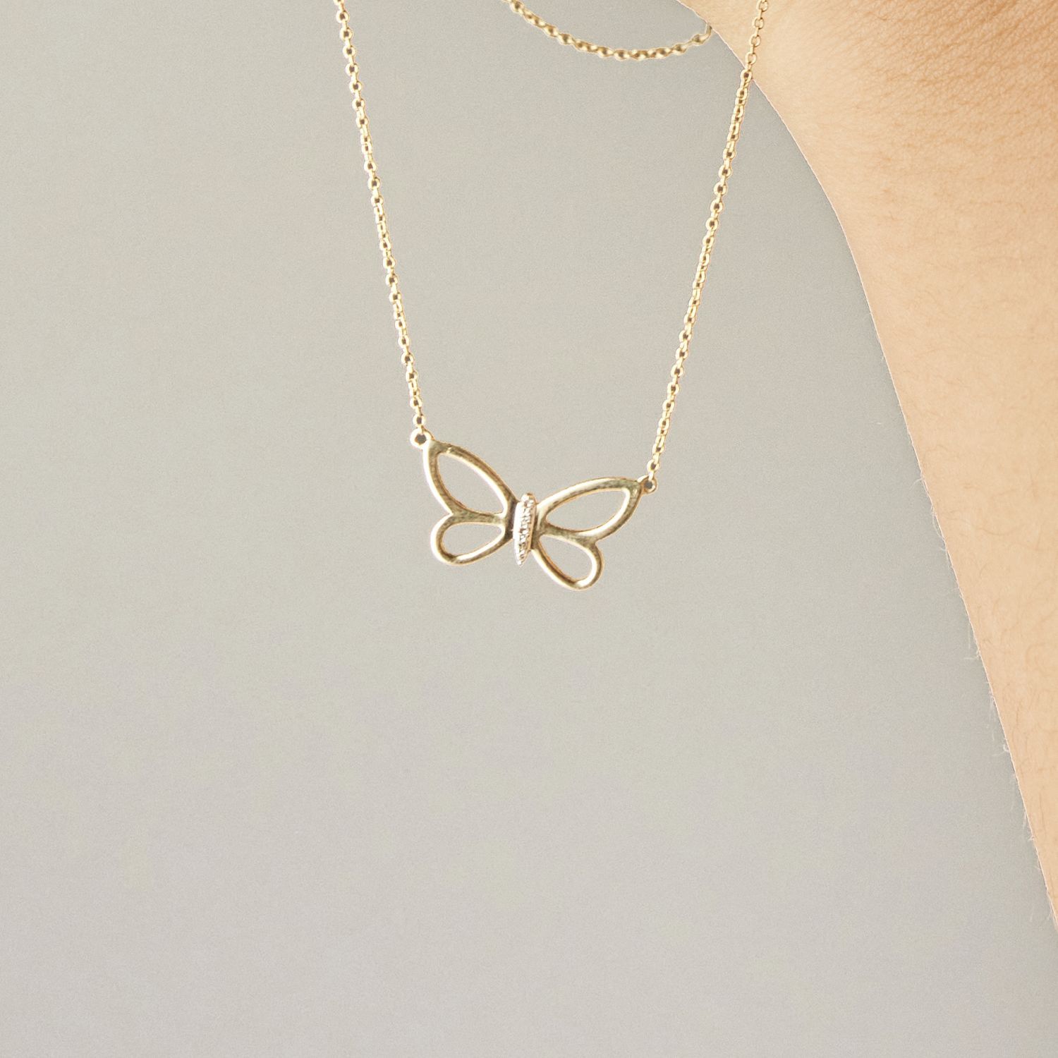 Halskette mit Schmetterlingsanhänger