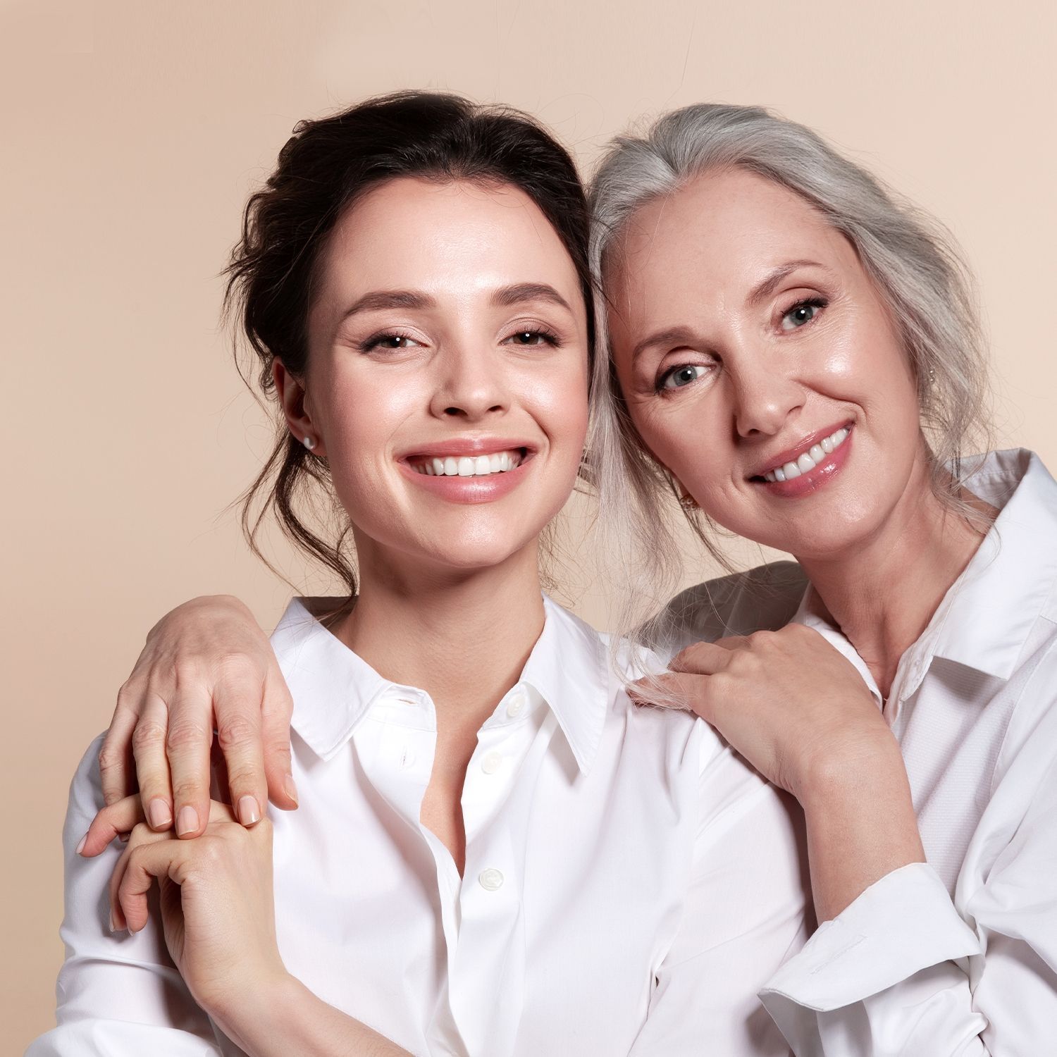 Zwei lächelnde Frauen