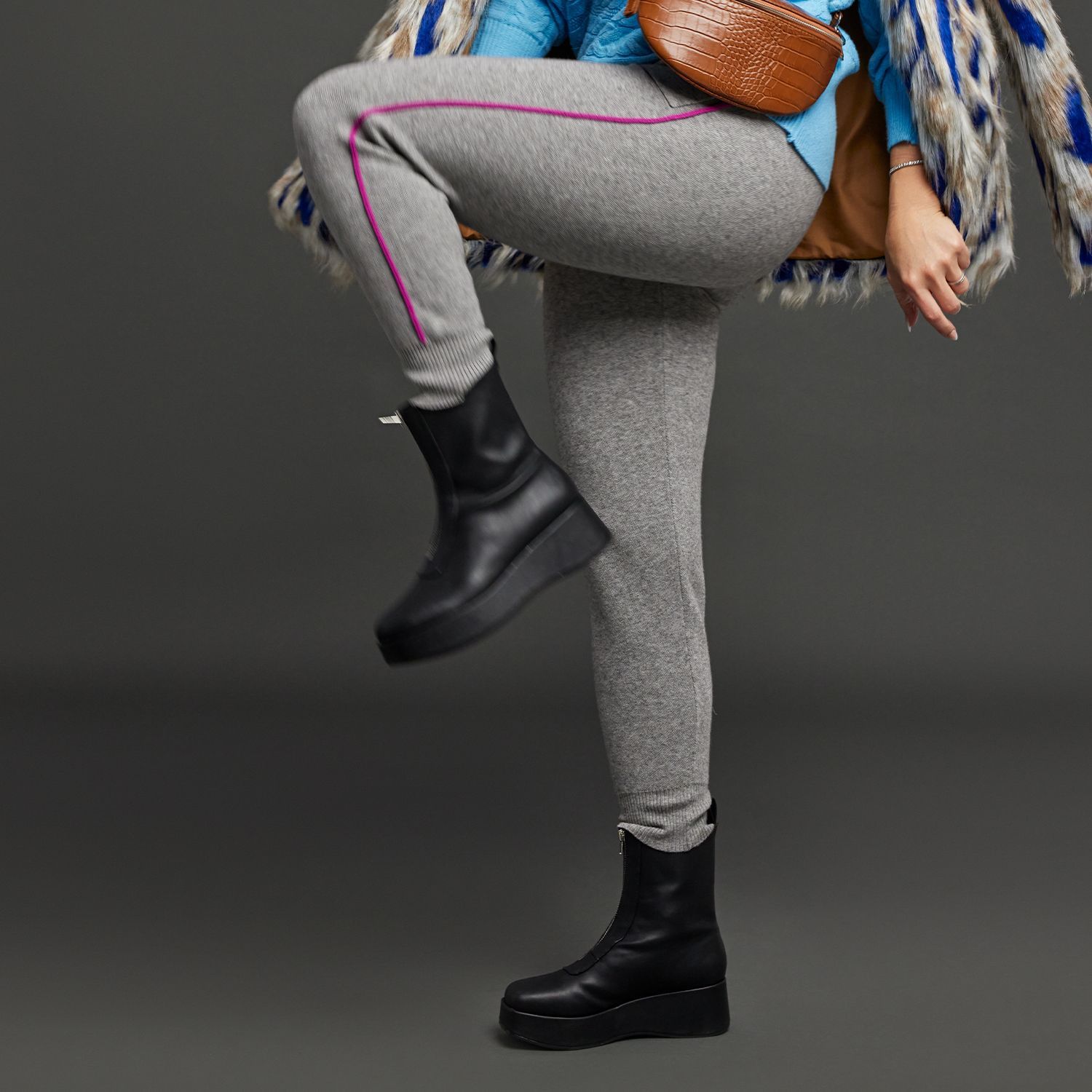 Frauen in grauer Hose