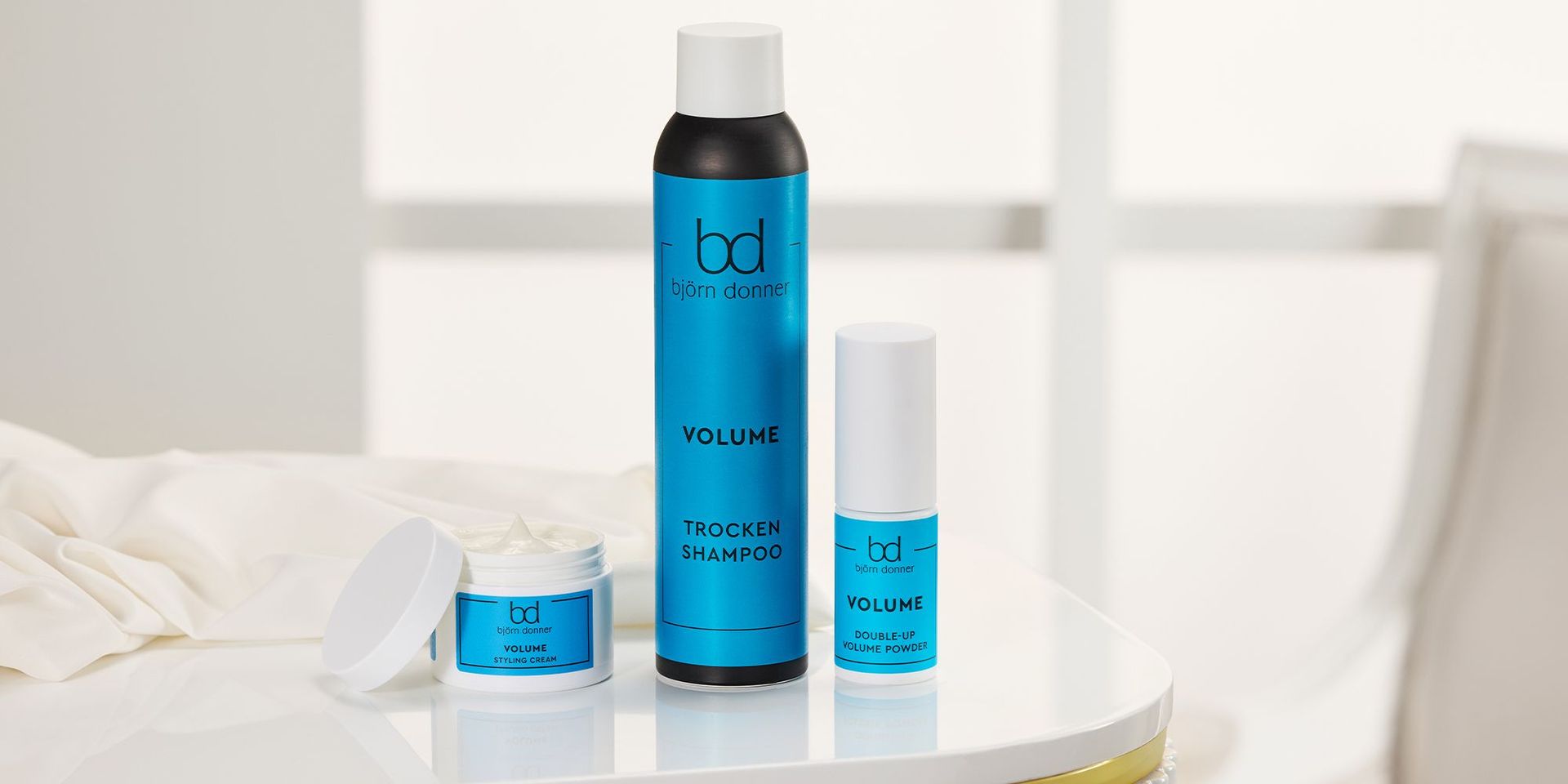 Ausgewählte Haarpflegeprodukte aus der Haarpflegelinie Volume 