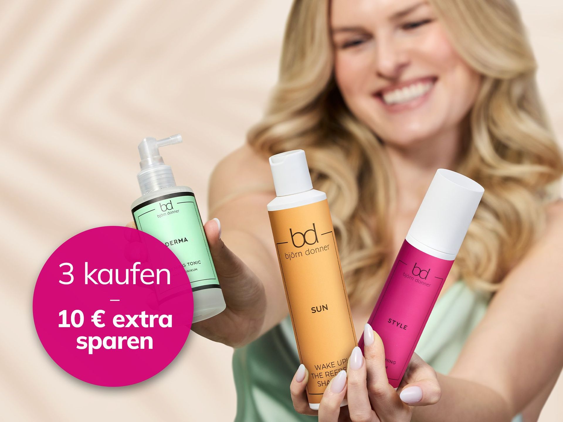 Frau hält drei bunte bd björn donner Pflegeprodukte vor sich und lächelt