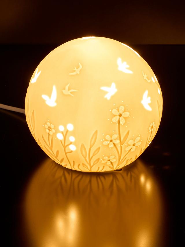 Produktbild von Tischlampe aus Keramik in Kugelform mit Vogelmotiv, E14, 16 cm, 25 W