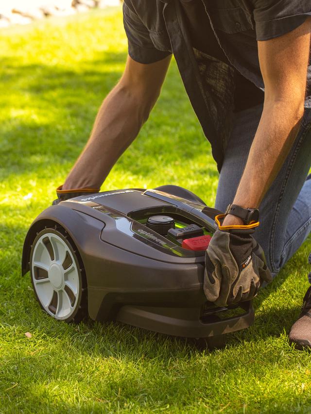 Produktbild von Rasenroboter "Mähroboter 7.0" für 750 m², Mähen & Düngen, 2-in-1, 24 V