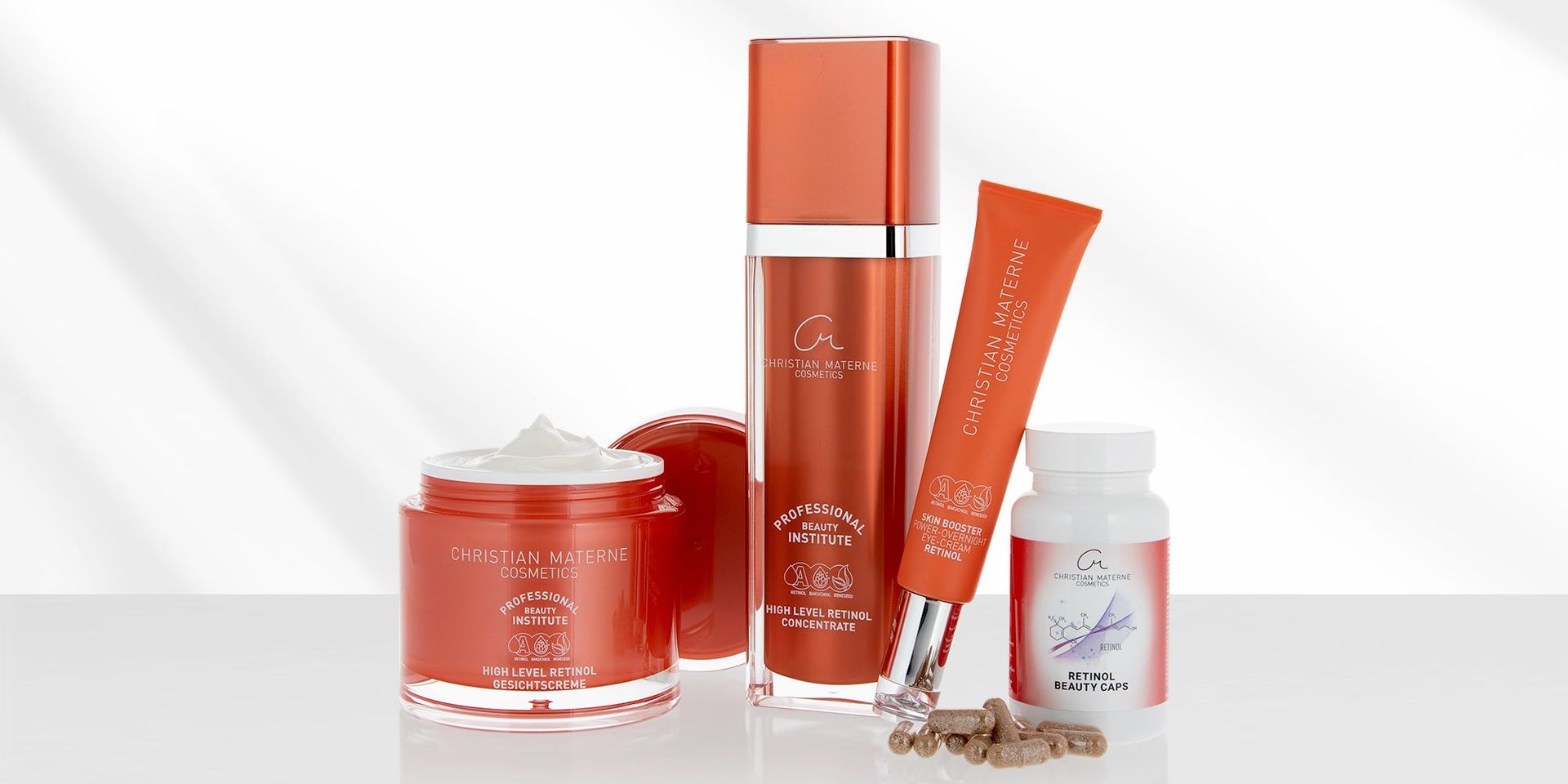 Anti-Aging Linie für eine jugendlich strahlende Haut Christian Materne Retinol Booster Set mit Cremes und Kapseln auf weißem Hintergrund