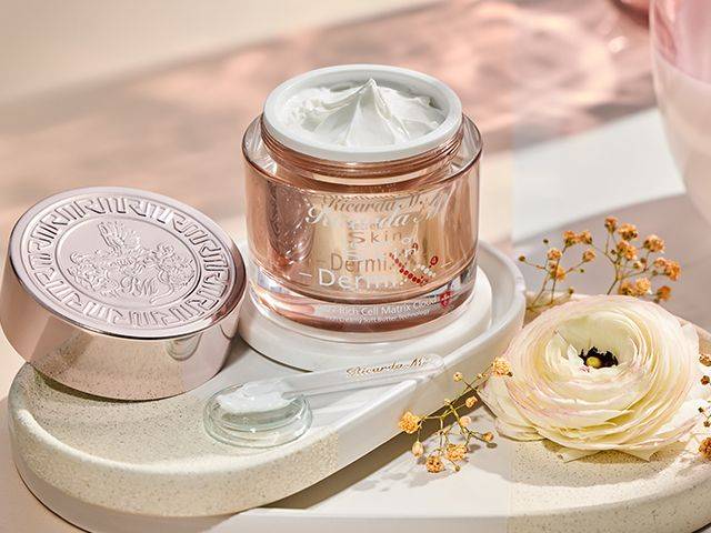 Tauchen Sie ein in die Welt von Ricarda M. Tauchen Sie ein in die Welt von Ricarda M.